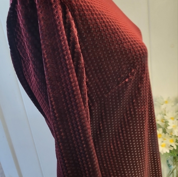 T Tahari Long Sleeve Velvet Bodycon Diamond Pattern Midi Dress - Picture 5 of 13